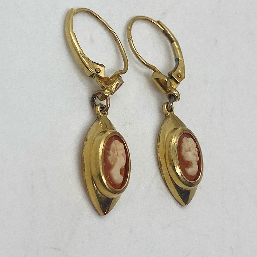 Vtg K&L Germany Kordes & Lichtenfels Gold Tone Marquis Cameo Earrings | 1.2” - Picture 2 of 8